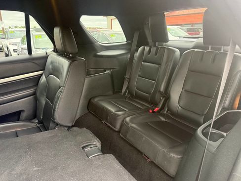 Used 2019 Ford Explorer XLT w/ Equipment Group 202A AWD/4WD image 10