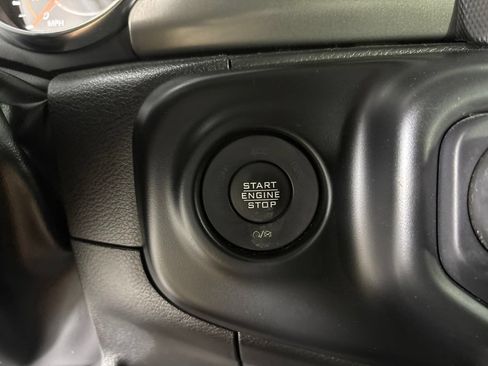 Used 2022 Jeep Gladiator Sport AWD/4WD image 13