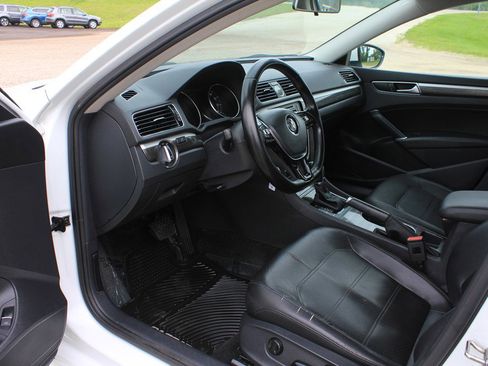Used 2016 Volkswagen Passat 1.8T image 23