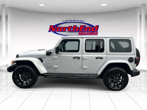 Used 2024 Jeep Wrangler Unlimited Sahara w/ Technology Group AWD/4WD image 6