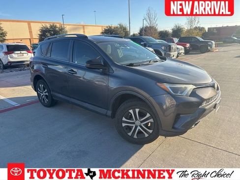 Used 2017 Toyota RAV4 LE image 1