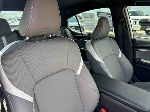 Used 2025 Toyota Camry SE w/ Convenience Package FWD image 22