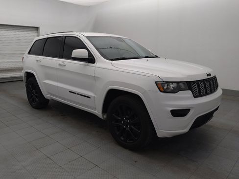 Used 2019 Jeep Grand Cherokee Altitude image 11