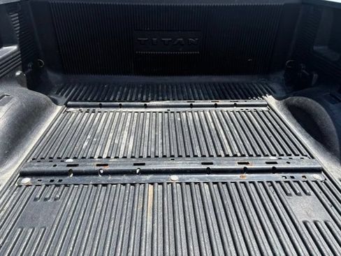 Used 2017 Nissan Titan SV AWD/4WD image 13