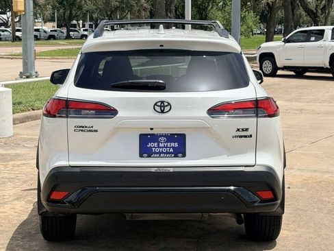 Used 2024 Toyota Corolla Cross AWD Hybrid w/ Convenience Package image 8
