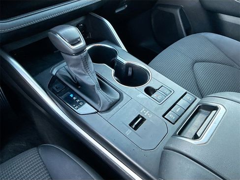Used 2021 Toyota Highlander LE image 19