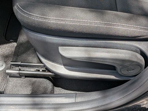 Used 2024 Hyundai Venue SEL FWD image 18