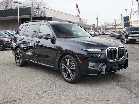 Used 2024 BMW X7 xDrive40i w/ M Sport Package AWD/4WD image 2
