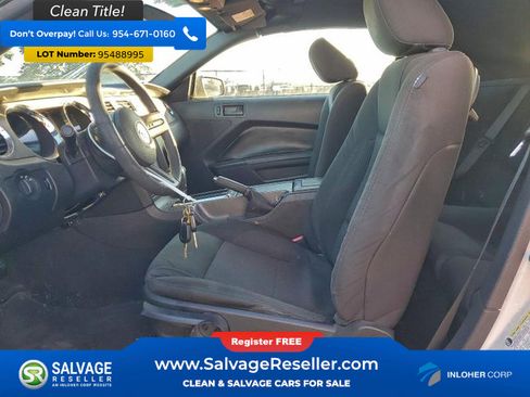 Used 2010 Ford Mustang Convertible image 9