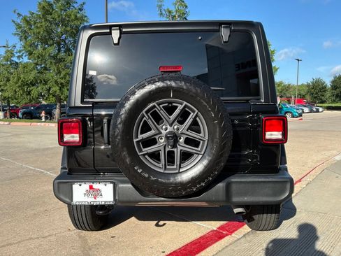 Used 2025 Jeep Wrangler Unlimited Sport AWD/4WD image 7