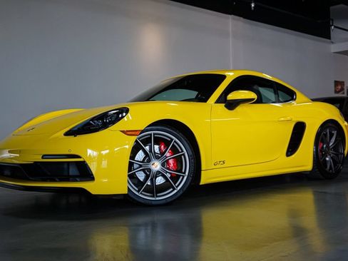 Used 2019 Porsche 718 Cayman RWD image 1