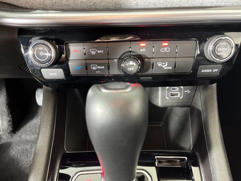 Used 2025 Jeep Compass Latitude AWD/4WD image 37
