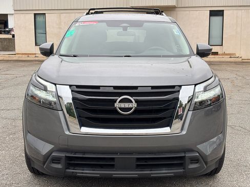 Used 2024 Nissan Pathfinder SV w/ SV Premium Package FWD image 2