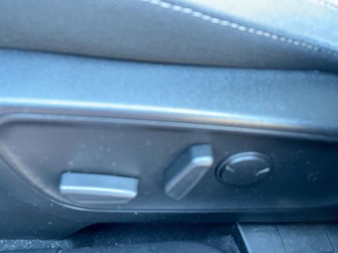 Used 2022 Ford Escape SE w/ SE Sport Appearance Package image 12