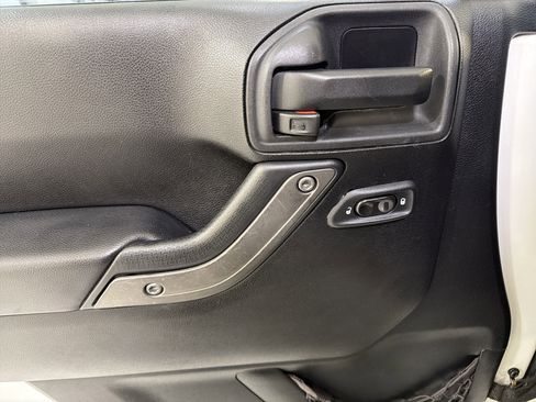 Used 2013 Jeep Wrangler Unlimited Sport image 14