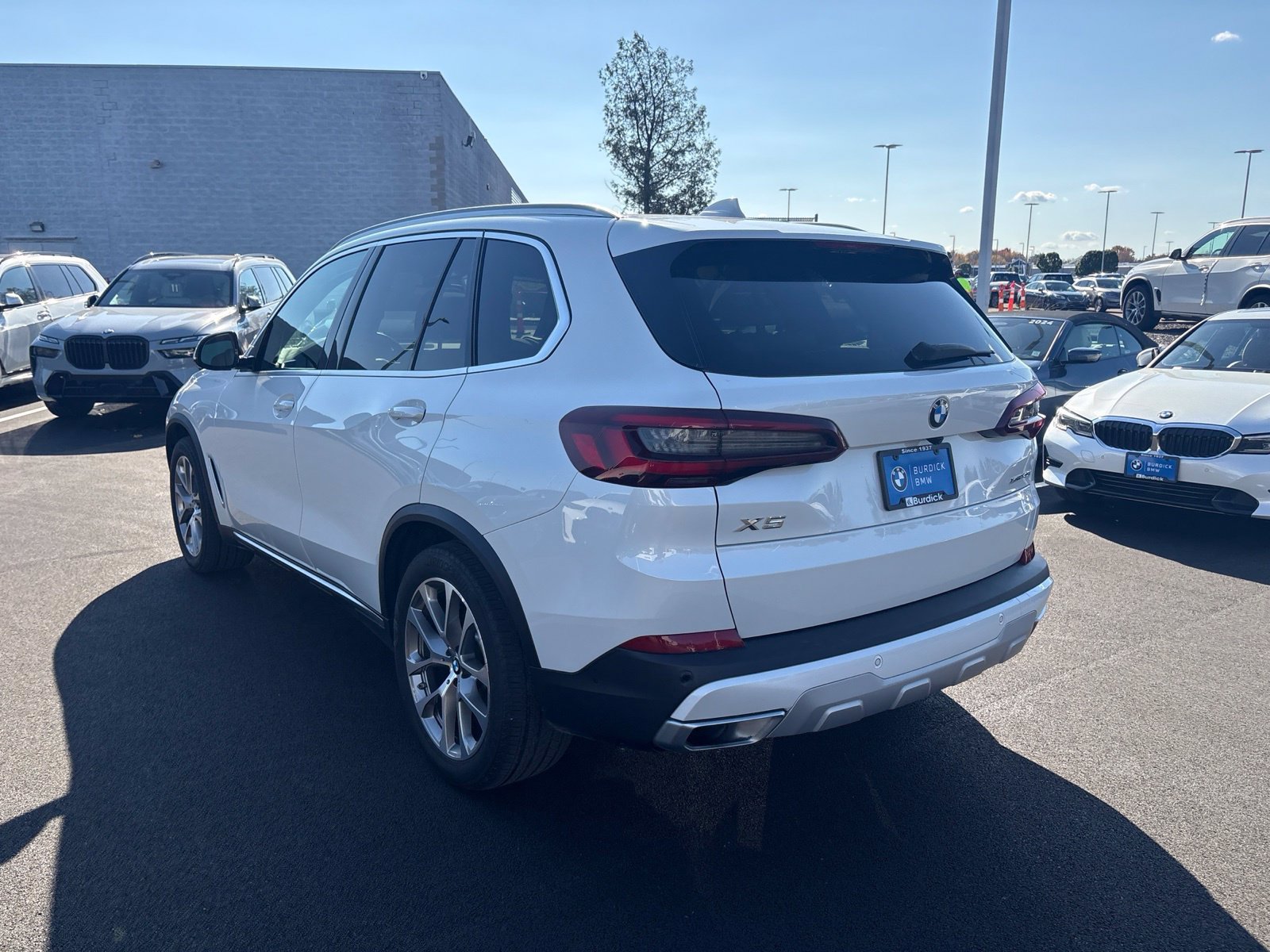 Used 2022 BMW X5 xDrive40i w/ Luxury Seating Package AWD/4WD image 9