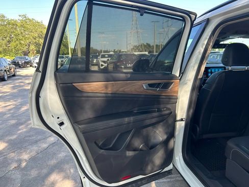 Used 2024 Volkswagen Atlas SE FWD image 55