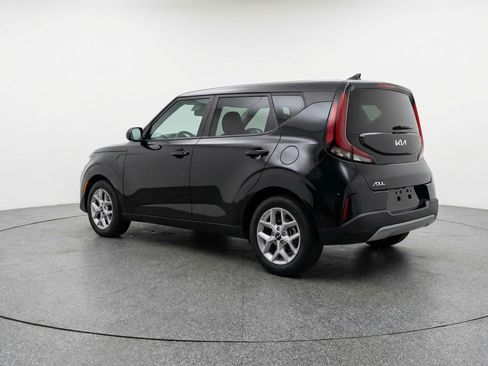 Used 2025 Kia Soul LX w/ LX Technology Package image 6