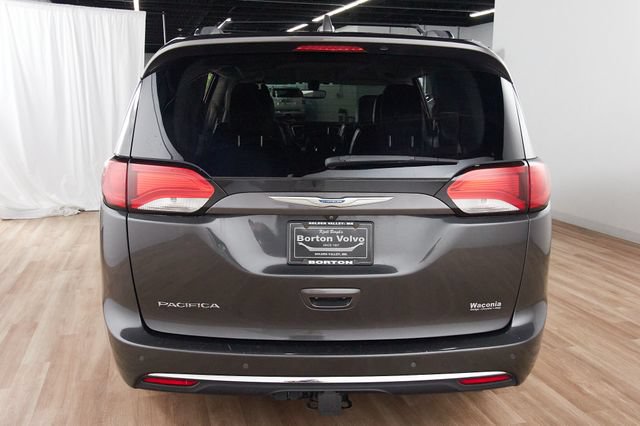 Used 2018 Chrysler Pacifica Touring-L Plus FWD image 4