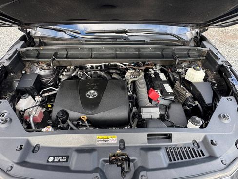 Used 2021 Toyota Highlander LE image 28