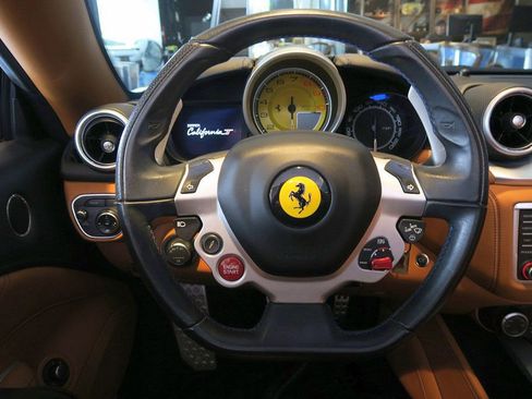 Used 2016 Ferrari California T RWD image 15