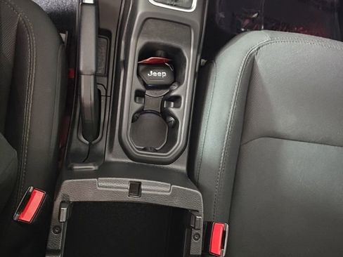 Used 2022 Jeep Wrangler Unlimited Sport image 27