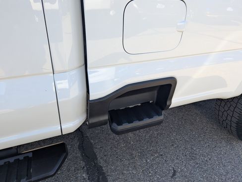 Certified 2024 Ford F250 XLT image 7