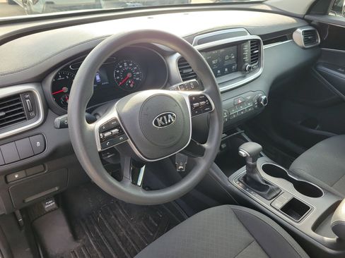 Used 2020 Kia Sorento LX image 22