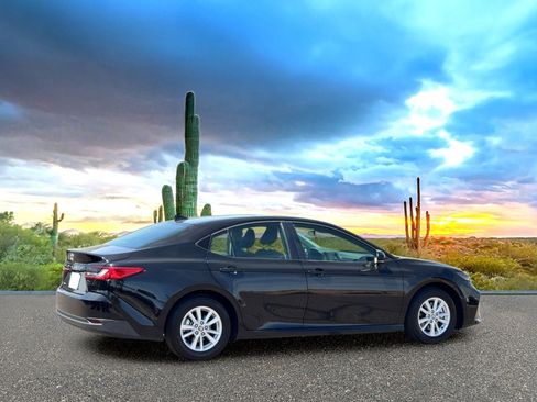 Used 2026 Toyota Camry LE FWD image 5