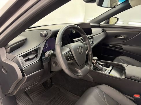 Used 2023 Lexus ES 300h w/ Luxury Package FWD image 4