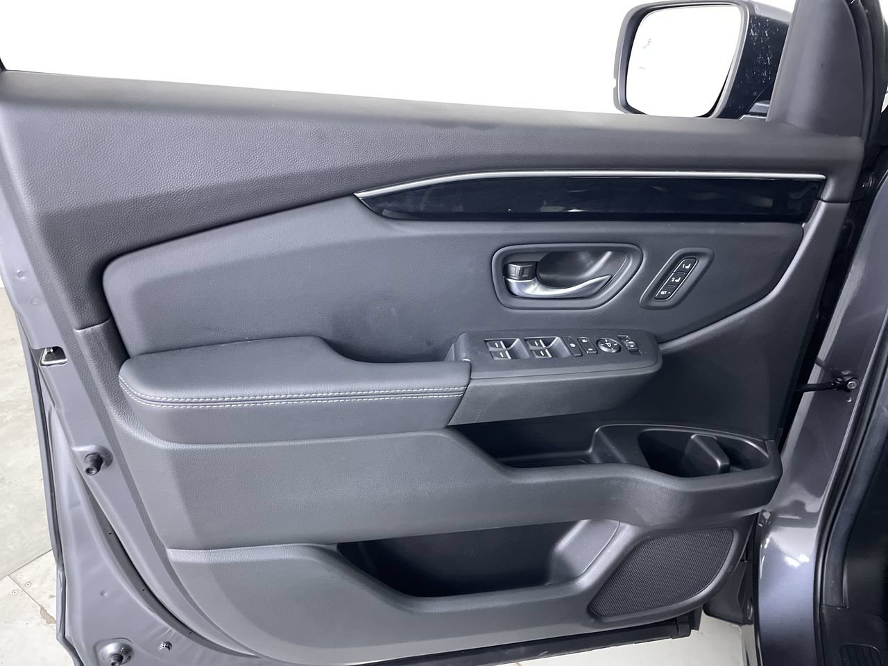 Used 2025 Honda Pilot Touring image 11