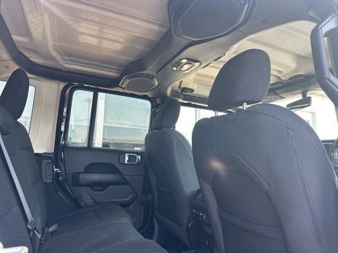 Used 2022 Jeep Wrangler Unlimited Sahara w/ Cold Weather Group AWD/4WD image 26