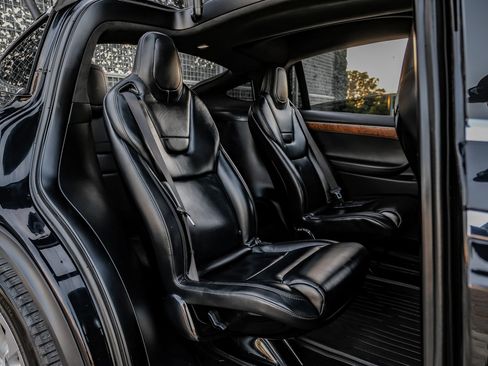 Used 2017 Tesla Model X 75D image 40