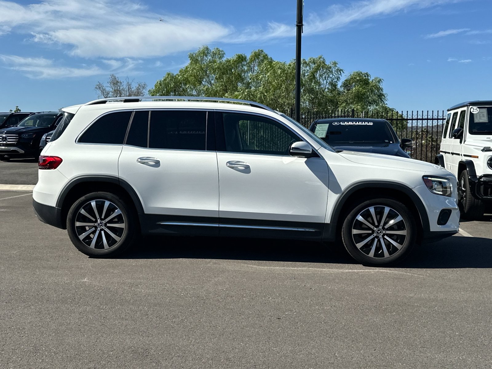 Used 2023 Mercedes-Benz GLB 250 w/ Premium Package image 2
