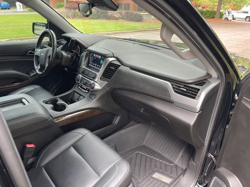 Used 2018 Chevrolet Tahoe LT w/ Luxury Package AWD/4WD image 13