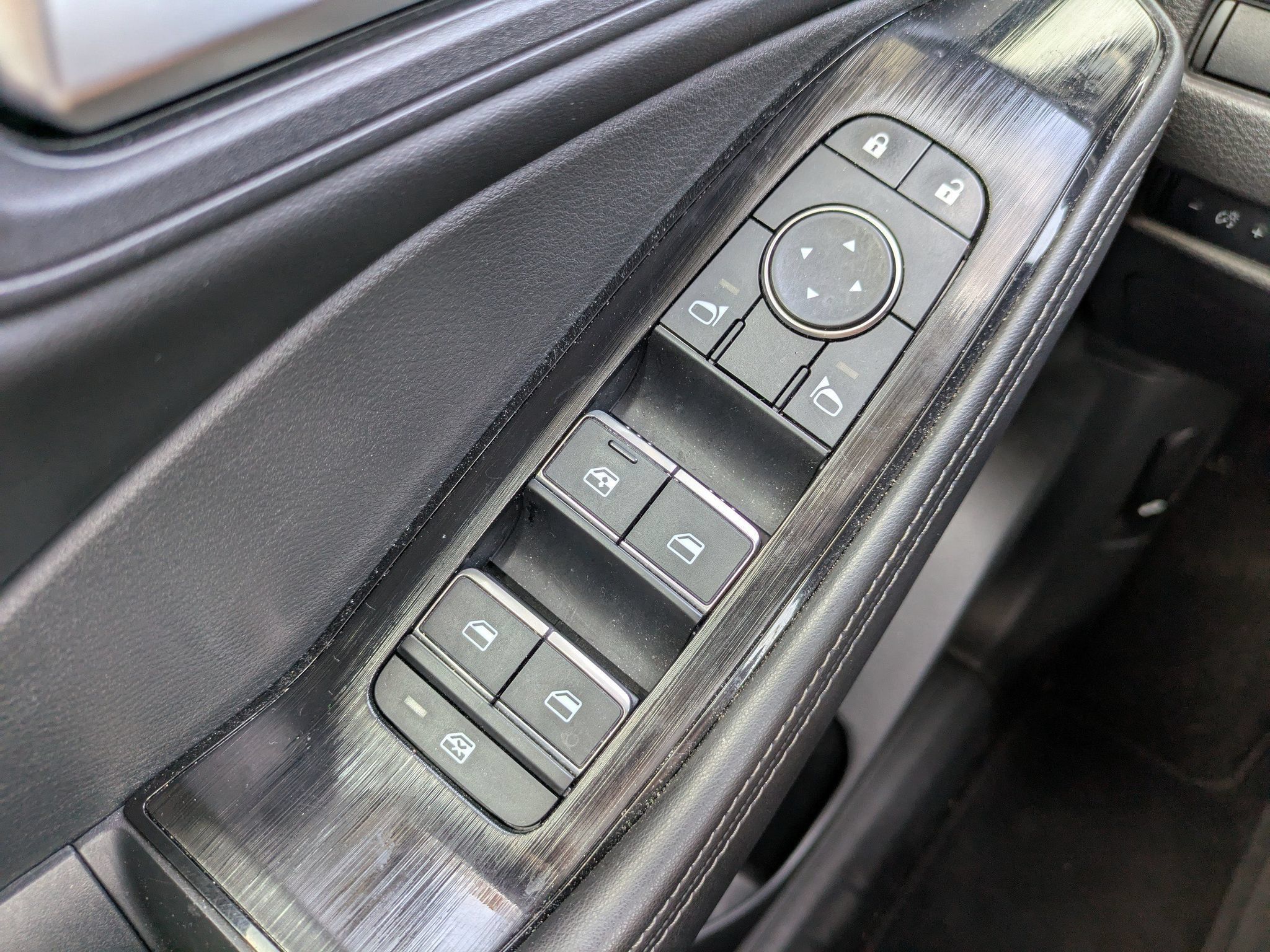 Certified 2024 Nissan Rogue SL FWD image 25