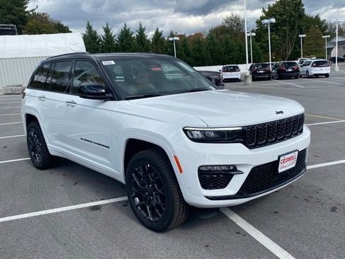 New 2025 Jeep Grand Cherokee Summit image 2
