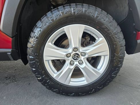 Used 2019 Toyota RAV4 LE AWD/4WD image 6