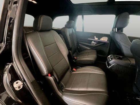 Used 2025 Mercedes-Benz GLS 450 4MATIC image 19