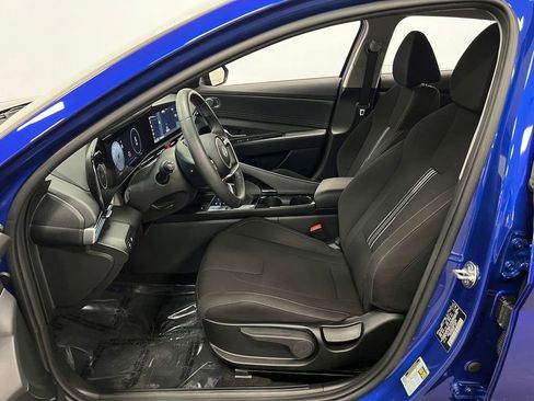 Used 2025 Hyundai Elantra SEL image 11