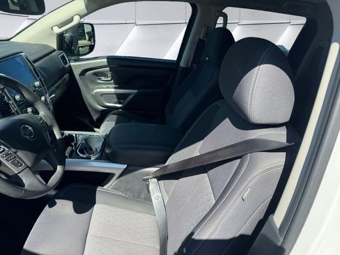 Used 2021 Nissan Titan SV w/ SV Convenience Package image 8