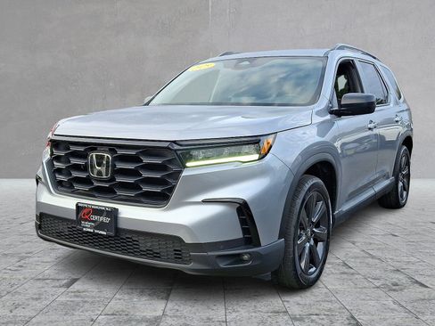 Used 2025 Honda Pilot Sport image 6