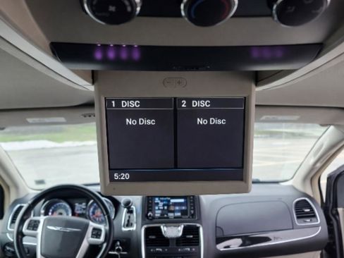 Used 2014 Chrysler Town & Country Touring w/ Trailer Tow Group image 15