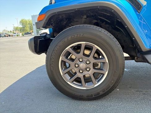 Used 2022 Jeep Gladiator Overland w/ Popular Equipment Package AWD/4WD image 12