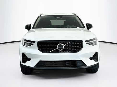 Used 2024 Volvo XC40 B5 Core w/ Protection Package Premier AWD/4WD image 2