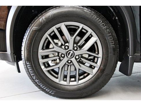 Used 2025 Nissan Rogue S image 29