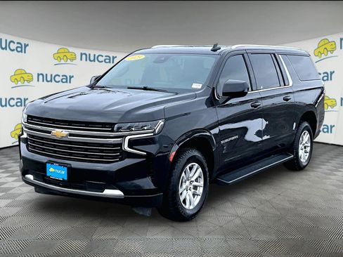 Used 2023 Chevrolet Suburban LT image 3