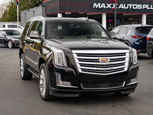 Used 2017 Cadillac Escalade Platinum image 2