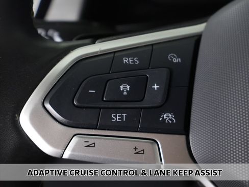 Used 2025 Volkswagen Atlas Cross Sport SE AWD/4WD image 3