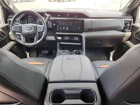 Used 2025 GMC Sierra 2500 AT4 AWD/4WD image 11